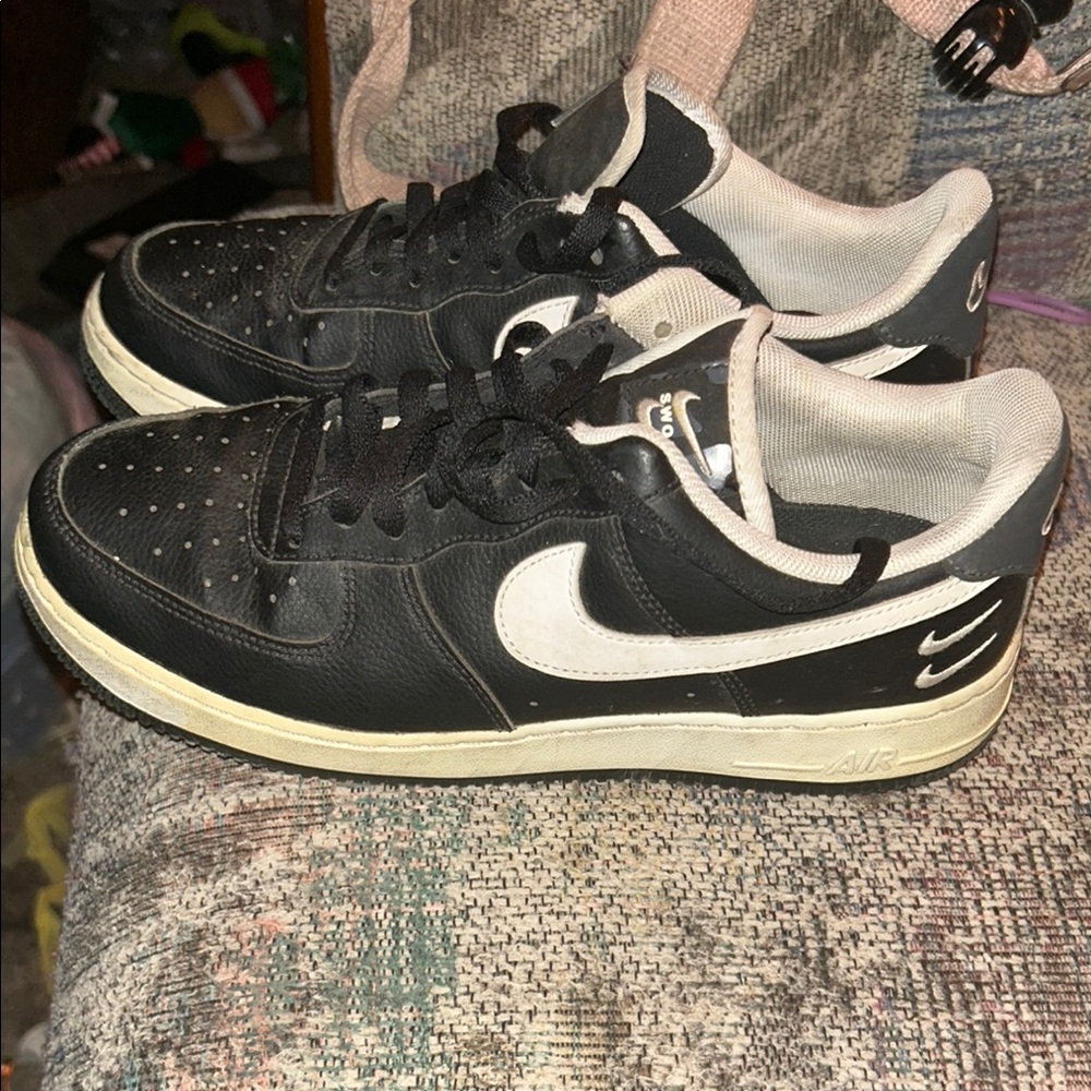 Nike Black and White Sneakers Timeless Design